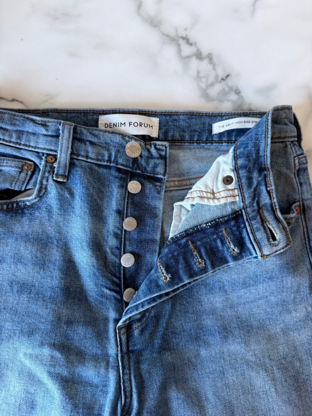Denim Forum The Arlo High Rise Straight size 28 Medium Wash Denim Button Fly - Picture 5 of 13